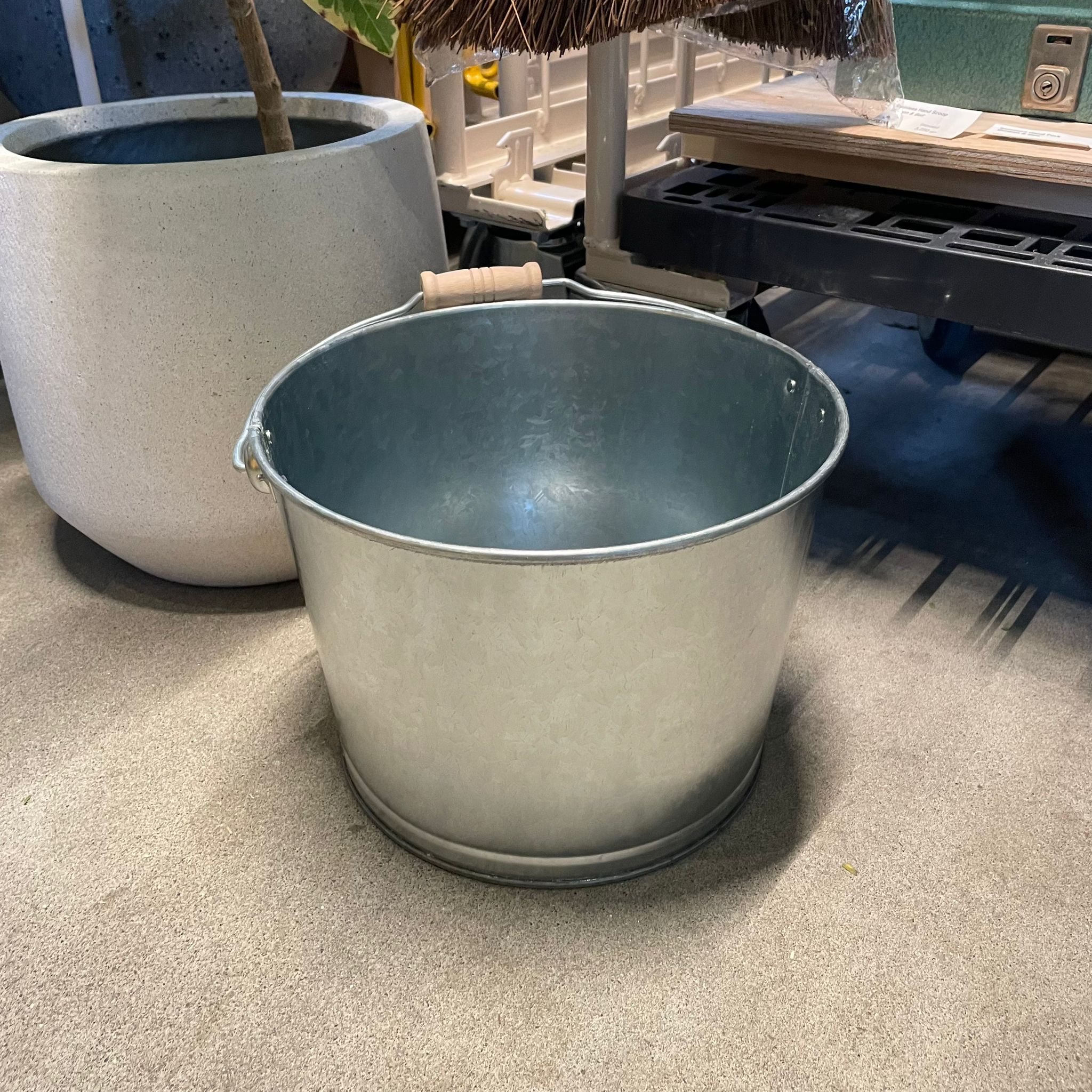 Tin Bucket Large トタン バケツ – THE PLANT SOCIETY TOKYO