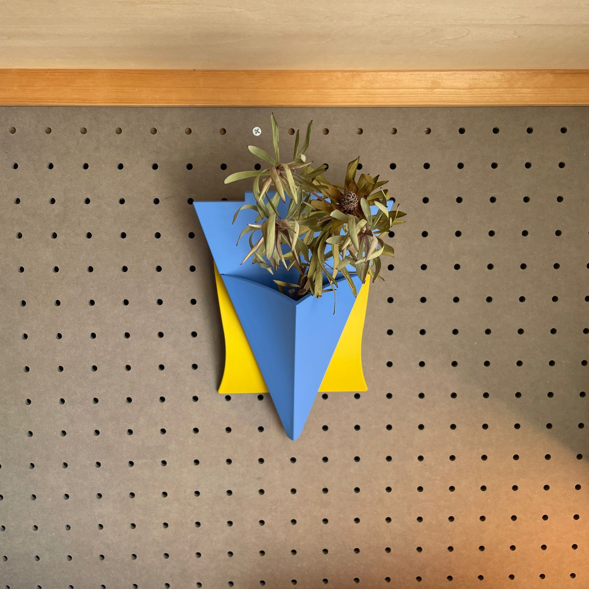 RITRATTO 213 [straw yellow + smalt blue] by Alessandro Mendini