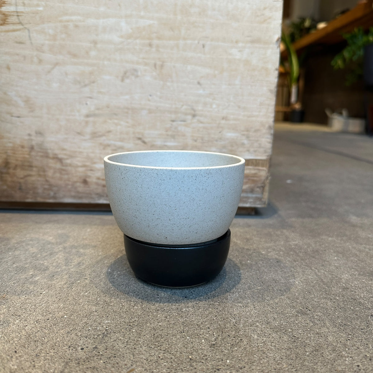 Husk Planter in Black