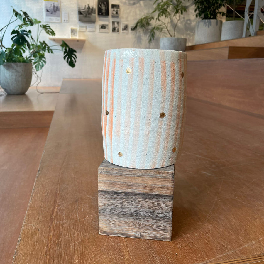 ラージ　フラワーベース by Bridget Bodenham