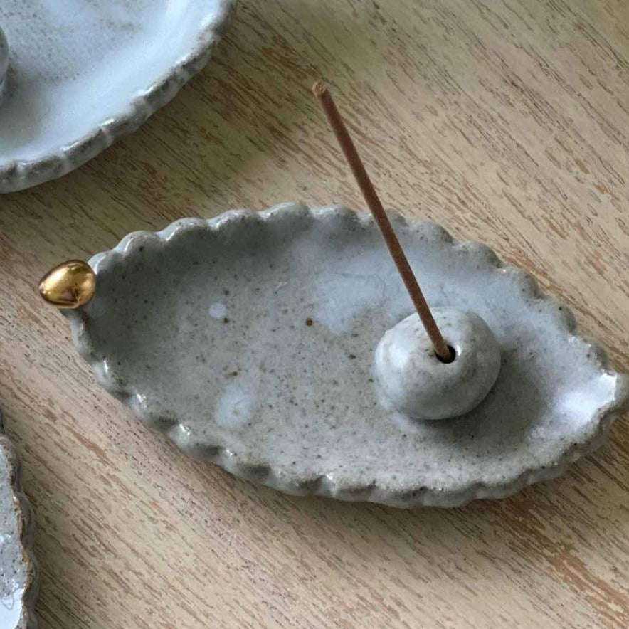 リーフインセンスホルダー by Bridget Bodenham